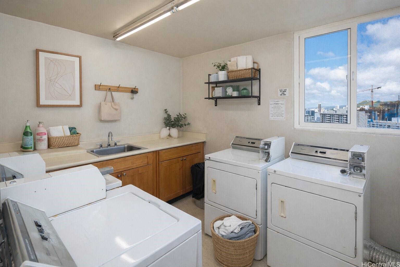 Kapiolani Manor condo # 1110, Honolulu, Hawaii - photo 16 of 24