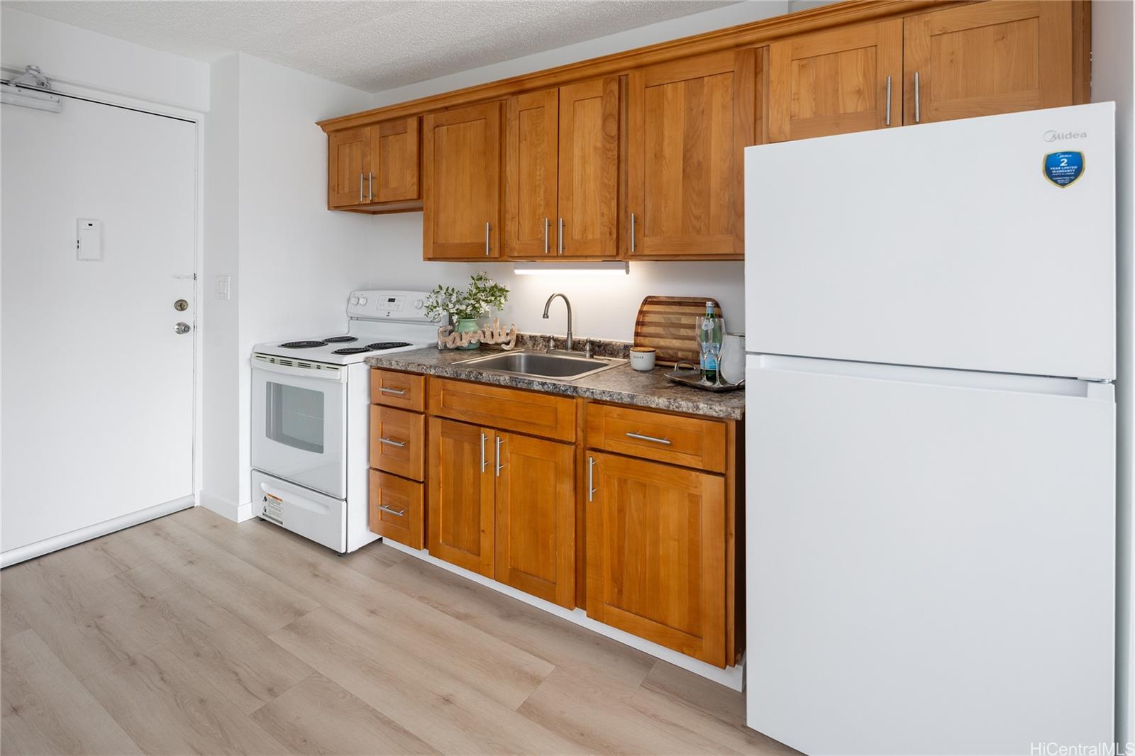 Kapiolani Manor condo # 1110, Honolulu, Hawaii - photo 3 of 24