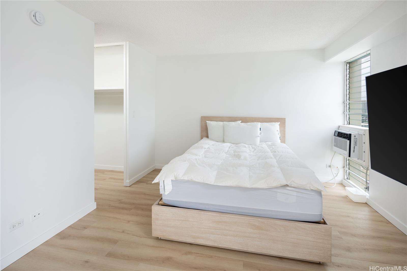 Kapiolani Manor condo # 1110, Honolulu, Hawaii - photo 8 of 24