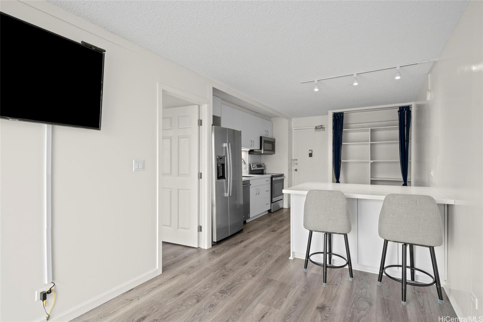 Kapiolani Manor condo # 1502, Honolulu, Hawaii - photo 3 of 24