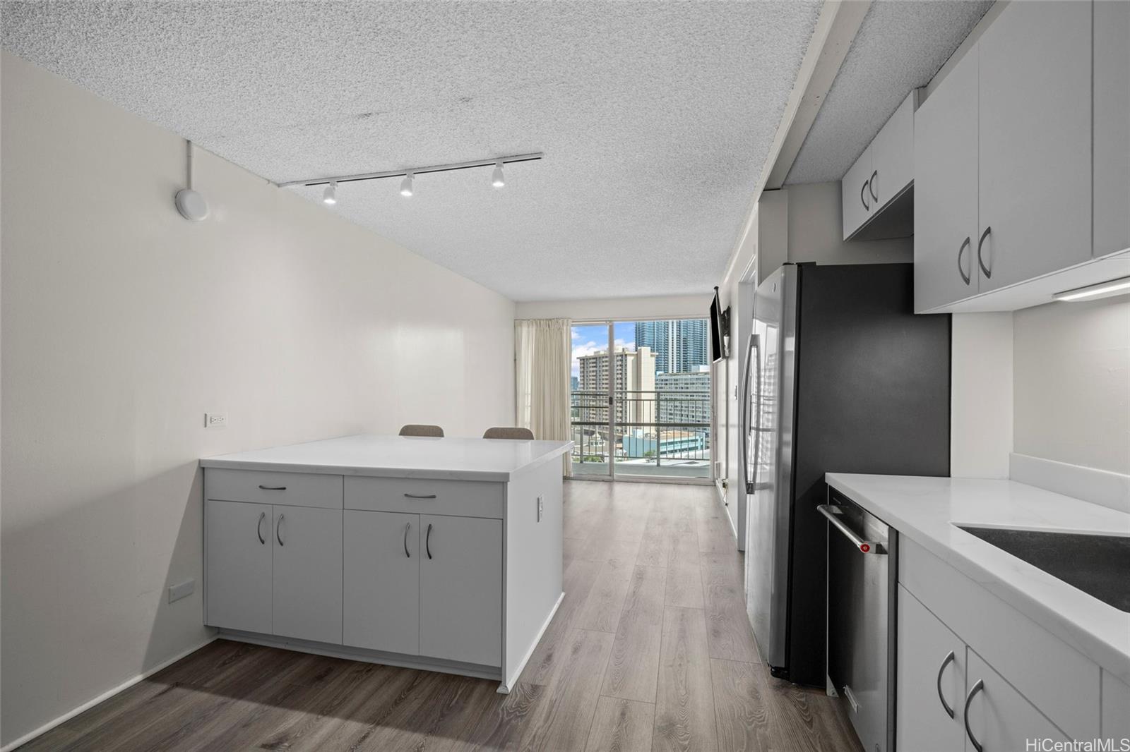 Kapiolani Manor condo # 1502, Honolulu, Hawaii - photo 6 of 24