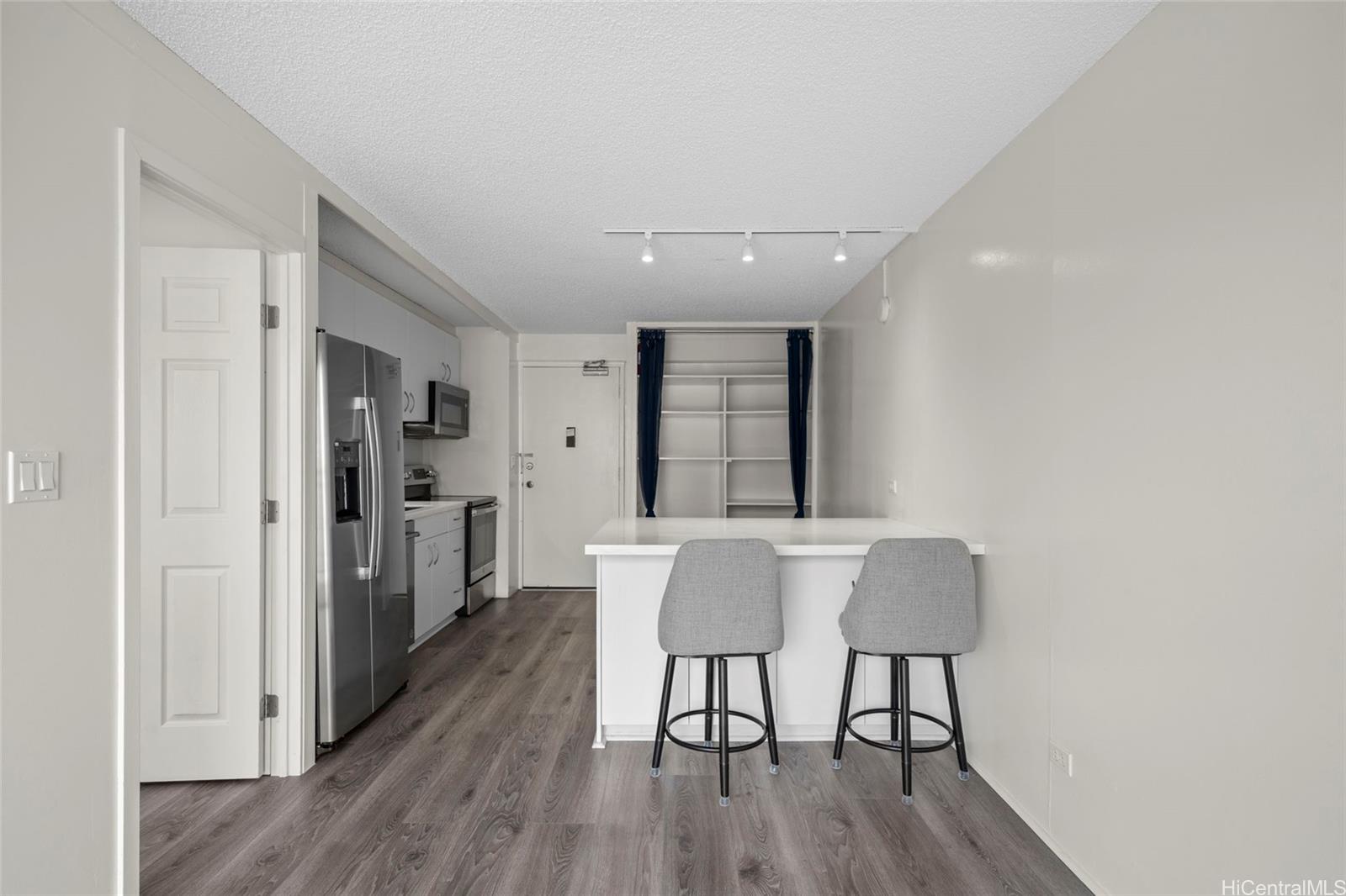 Kapiolani Manor condo # 1502, Honolulu, Hawaii - photo 7 of 24