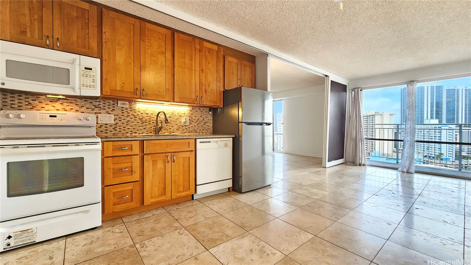 Kapiolani Manor condo # 1616, Honolulu, Hawaii - photo 2 of 22