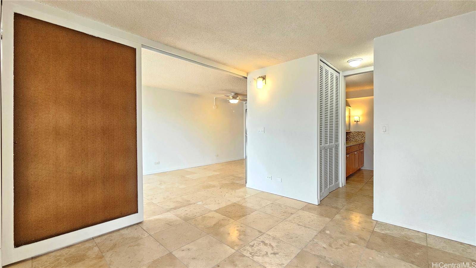 Kapiolani Manor condo # 1616, Honolulu, Hawaii - photo 4 of 22