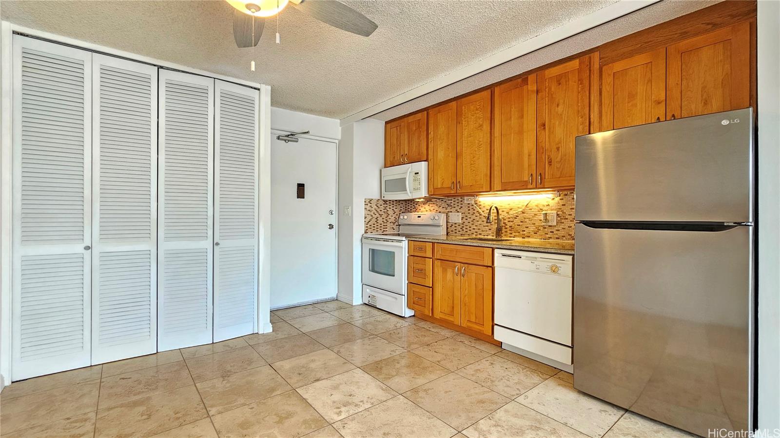 Kapiolani Manor condo # 1616, Honolulu, Hawaii - photo 8 of 22