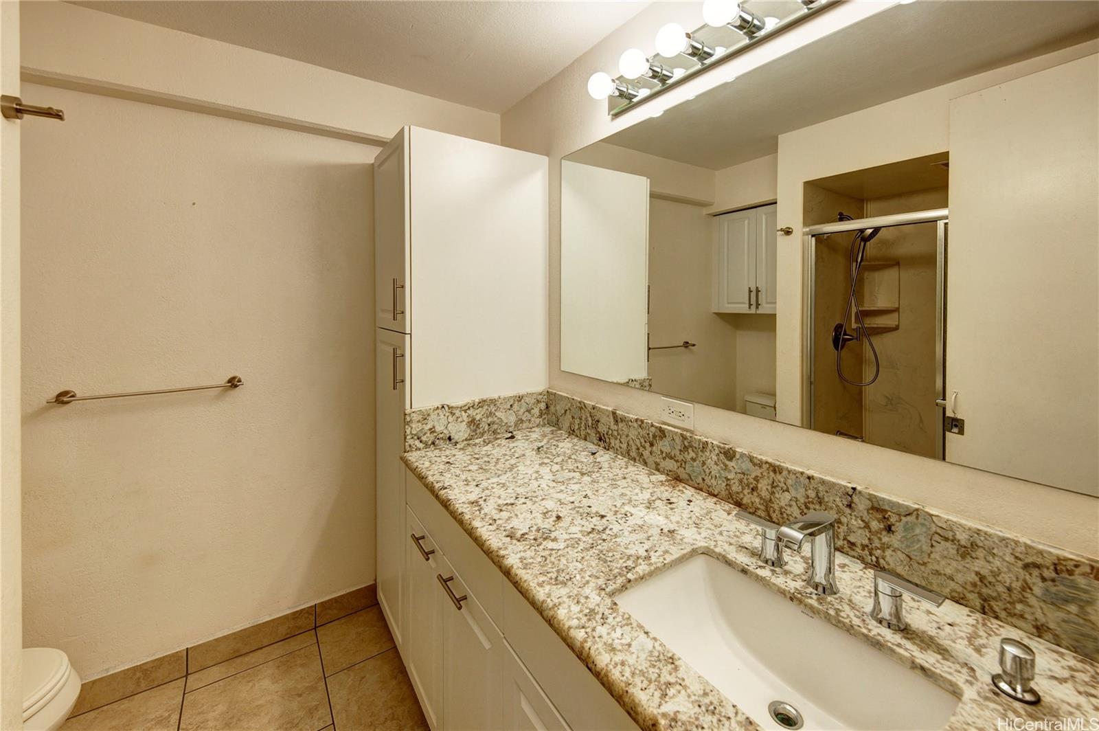 Kapiolani Manor condo # 1807, Honolulu, Hawaii - photo 12 of 25