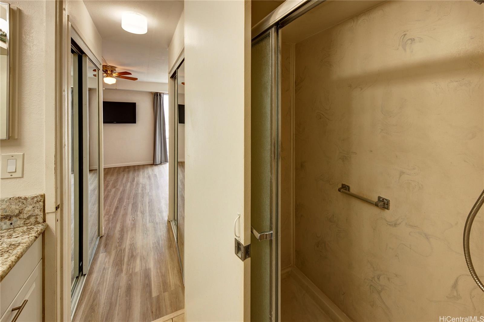 Kapiolani Manor condo # 1807, Honolulu, Hawaii - photo 13 of 25