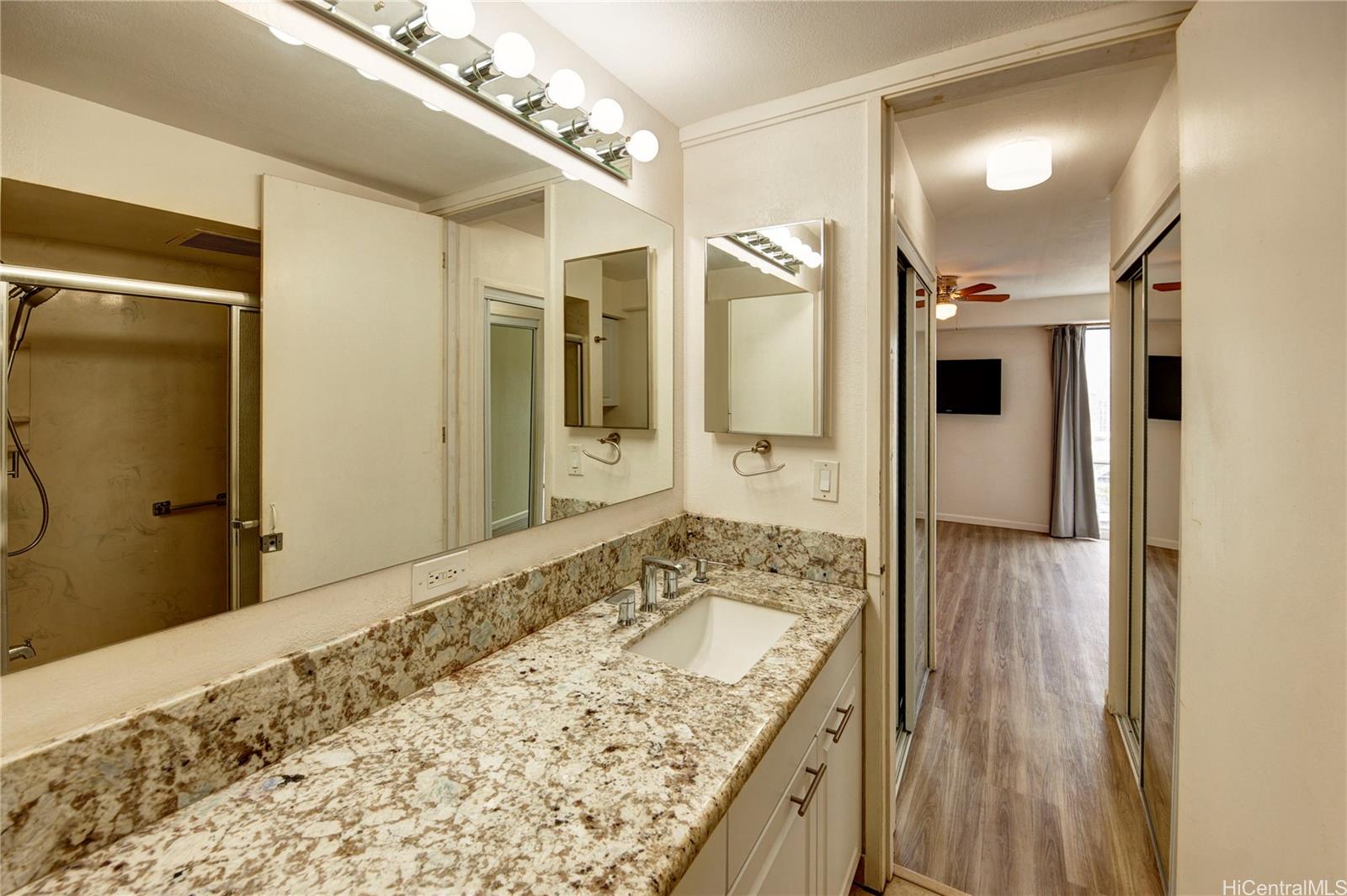 Kapiolani Manor condo # 1807, Honolulu, Hawaii - photo 14 of 25