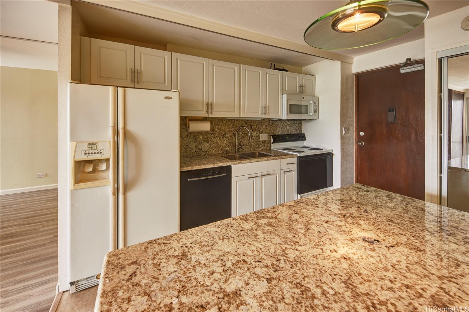 Kapiolani Manor condo # 1807, Honolulu, Hawaii - photo 3 of 25