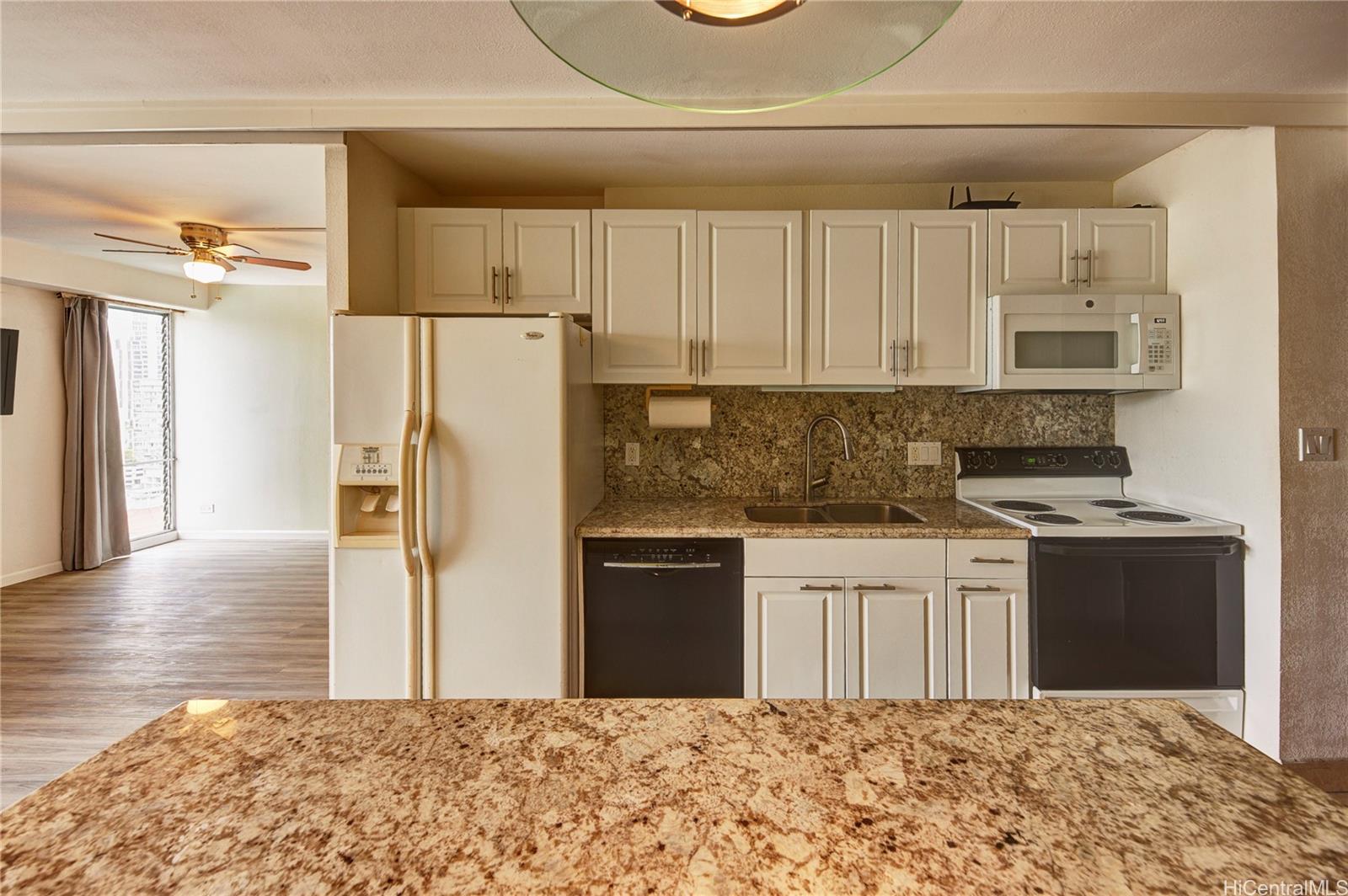 Kapiolani Manor condo # 1807, Honolulu, Hawaii - photo 4 of 25