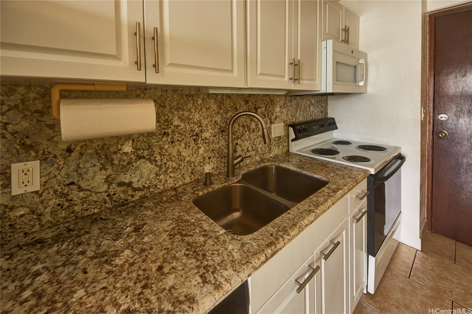 Kapiolani Manor condo # 1807, Honolulu, Hawaii - photo 5 of 25