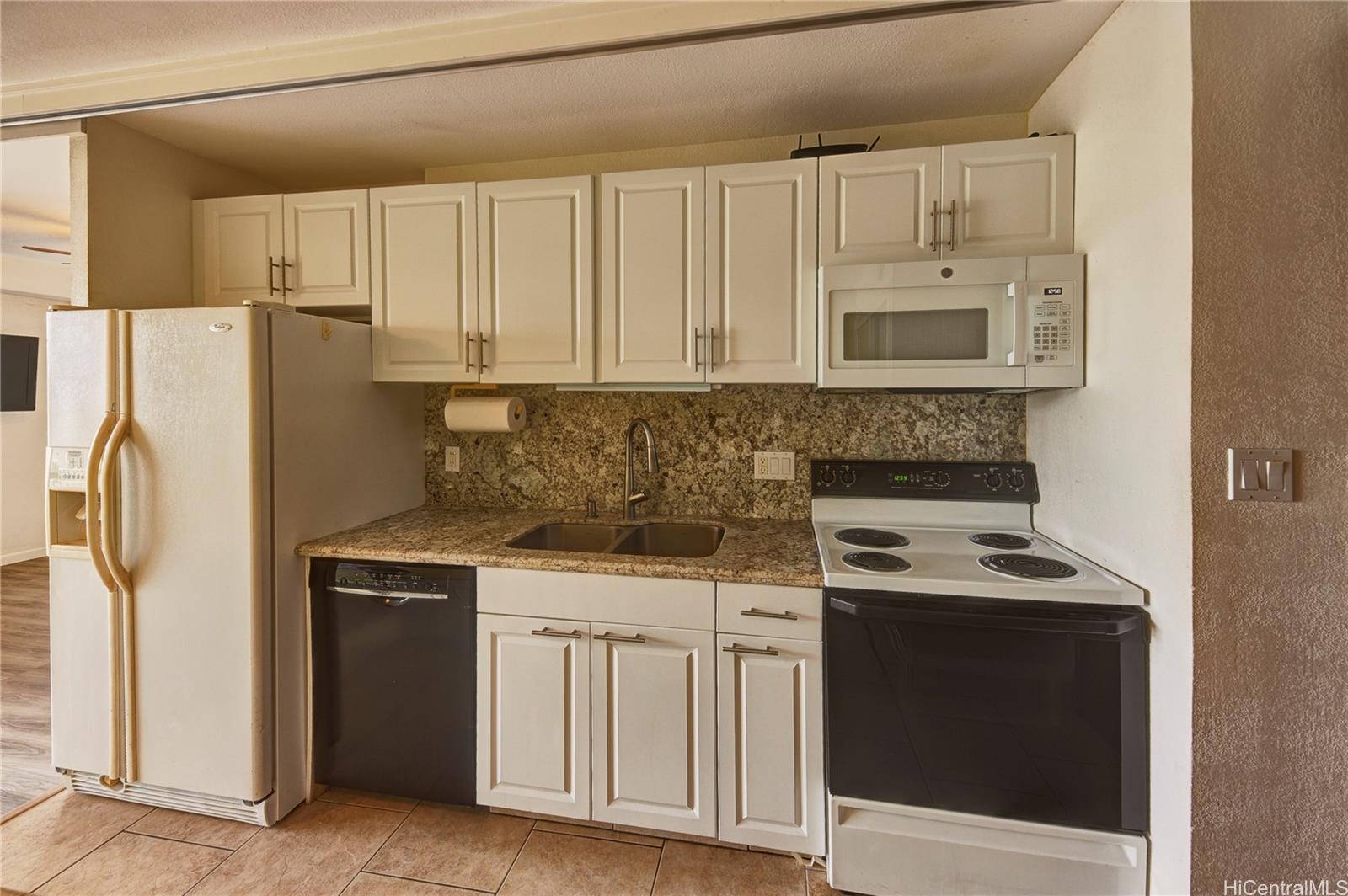 Kapiolani Manor condo # 1807, Honolulu, Hawaii - photo 6 of 25