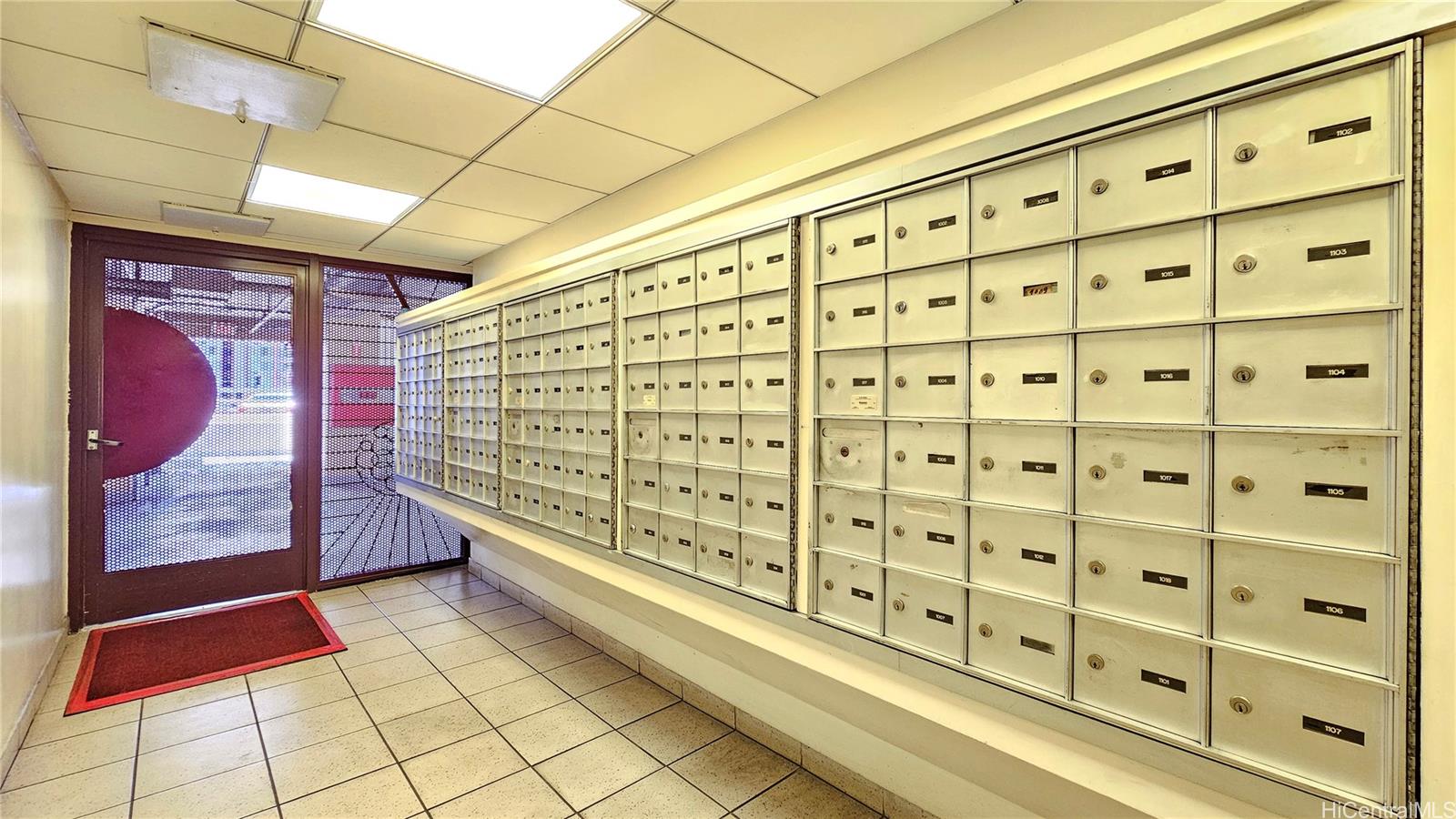 Kapiolani Manor condo # 1808, Honolulu, Hawaii - photo 19 of 21