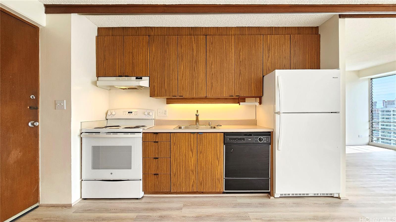 Kapiolani Manor condo # 1808, Honolulu, Hawaii - photo 9 of 21