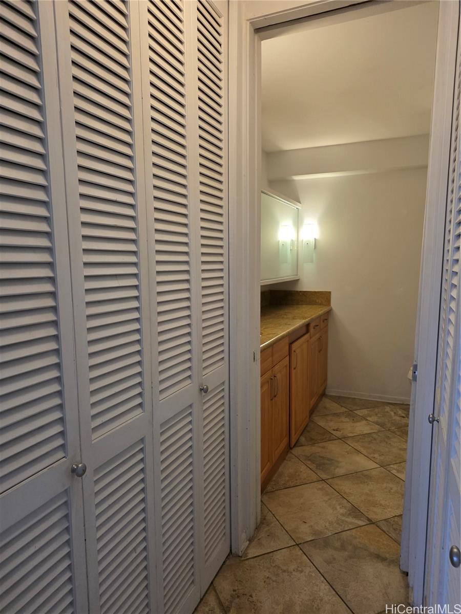 Kapiolani Manor condo # 1901, Honolulu, Hawaii - photo 8 of 12