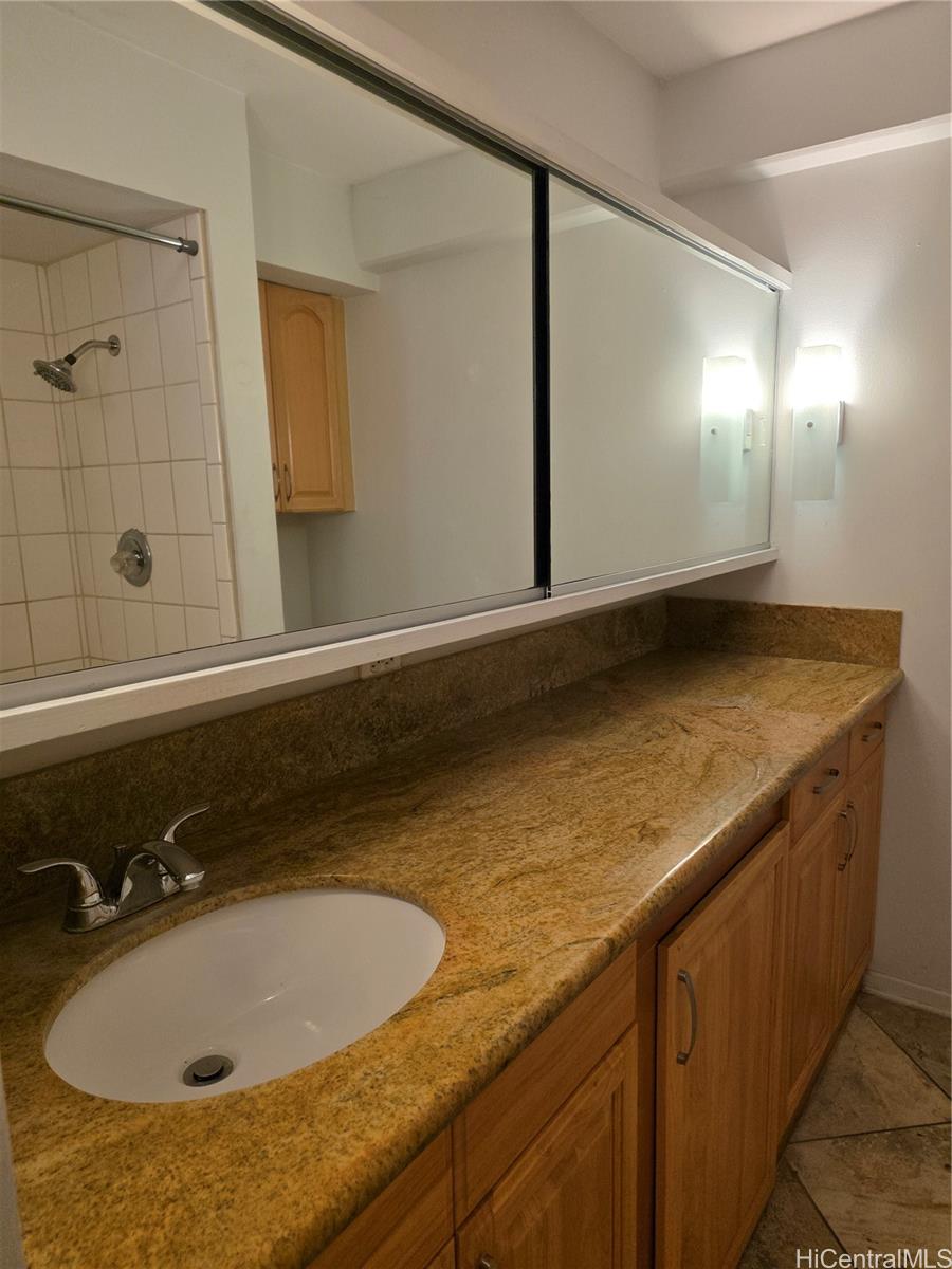 Kapiolani Manor condo # 1901, Honolulu, Hawaii - photo 9 of 12