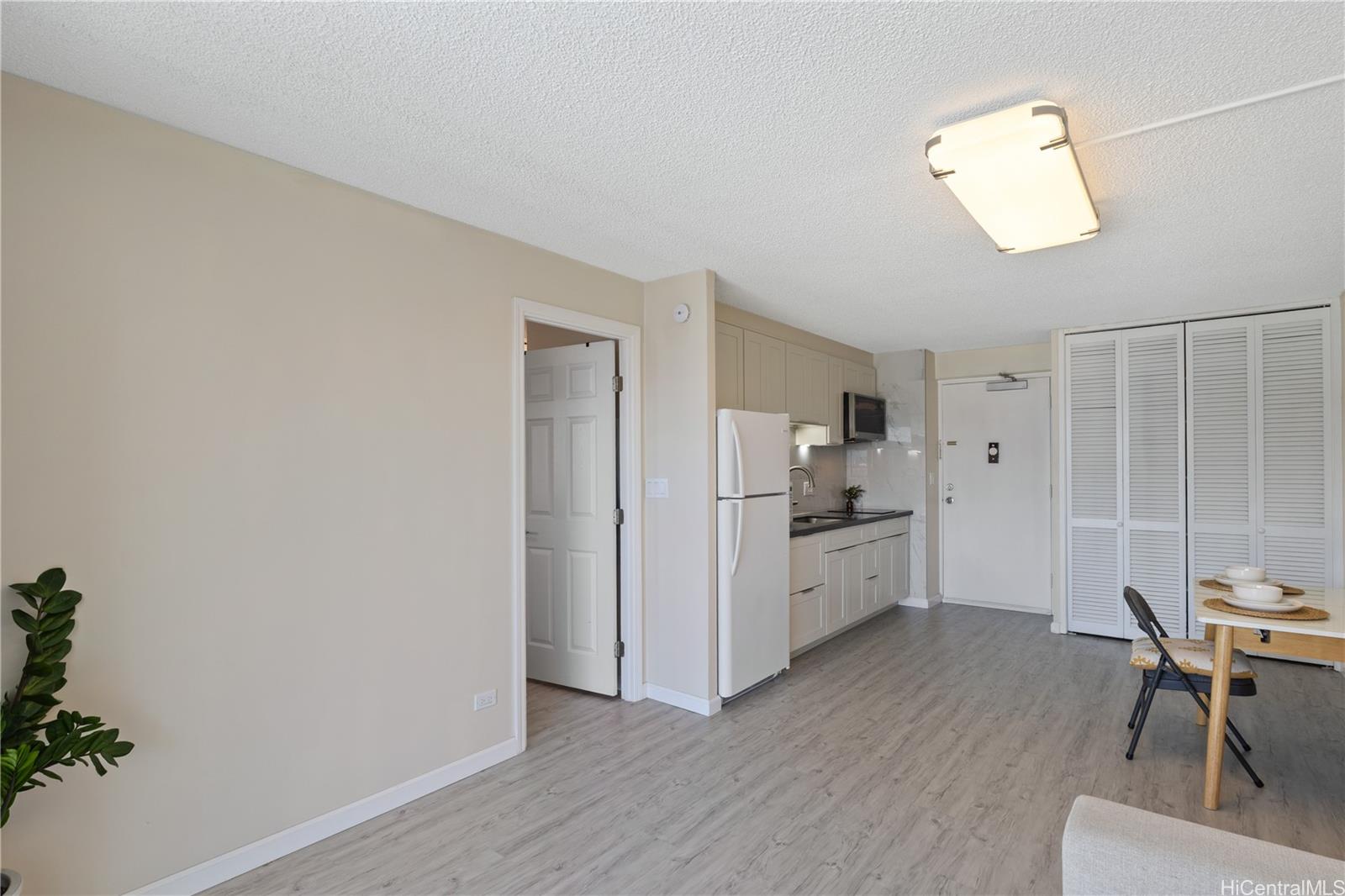 Kapiolani Manor condo # 1904, Honolulu, Hawaii - photo 3 of 20