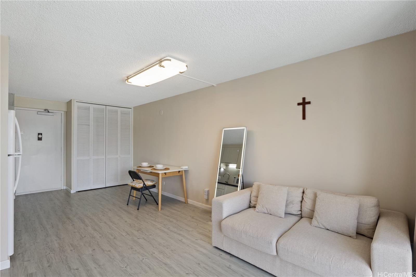 Kapiolani Manor condo # 1904, Honolulu, Hawaii - photo 4 of 20