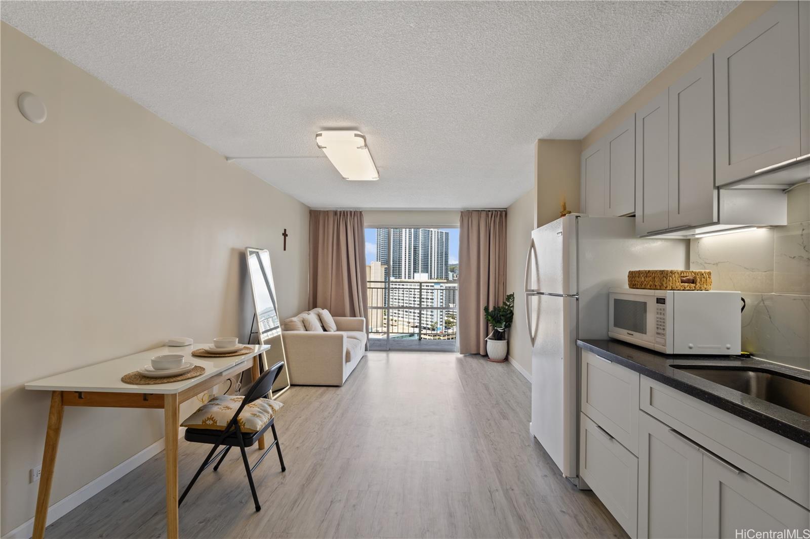 Kapiolani Manor condo # 1904, Honolulu, Hawaii - photo 5 of 20