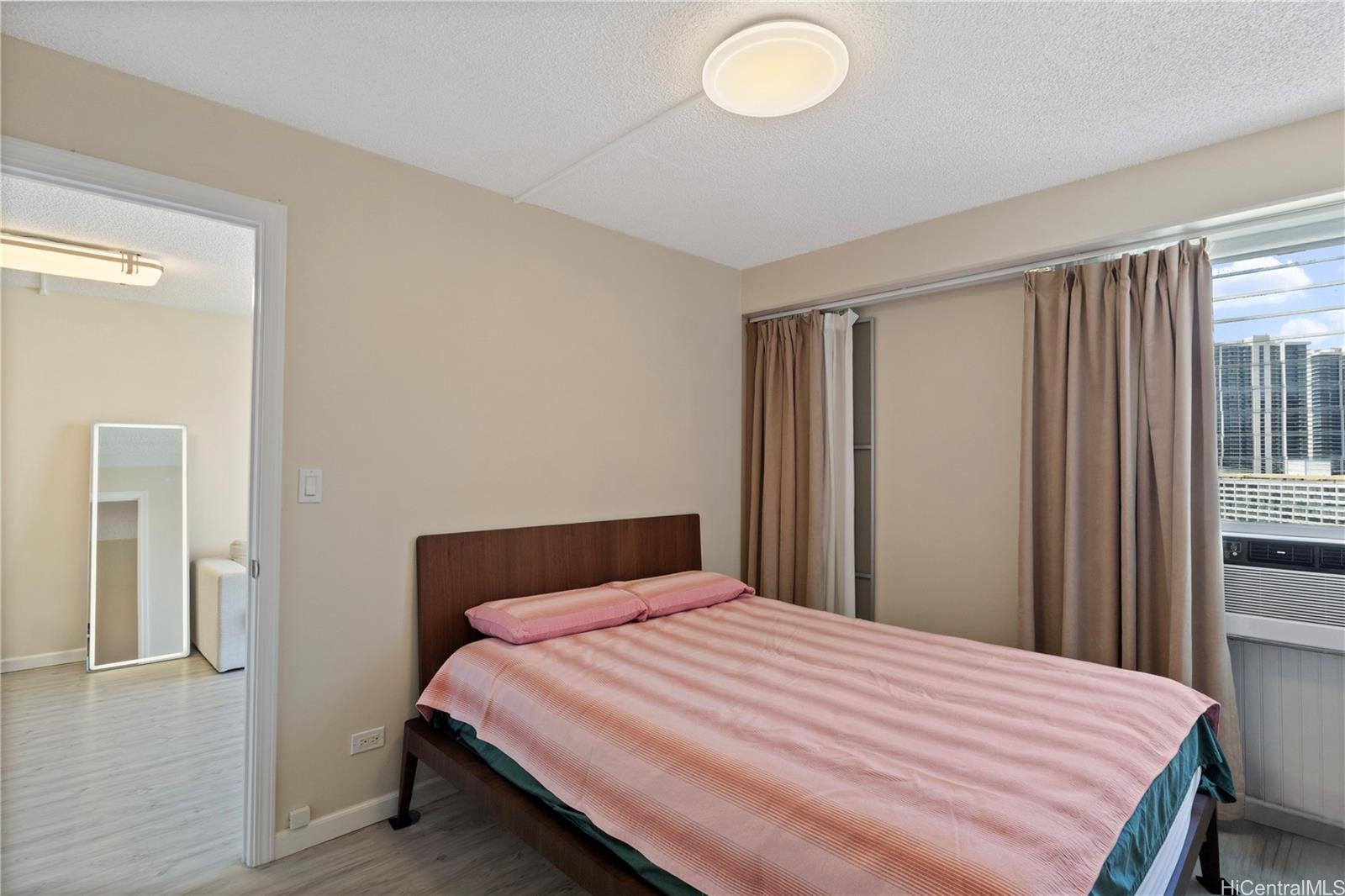 Kapiolani Manor condo # 1904, Honolulu, Hawaii - photo 8 of 20