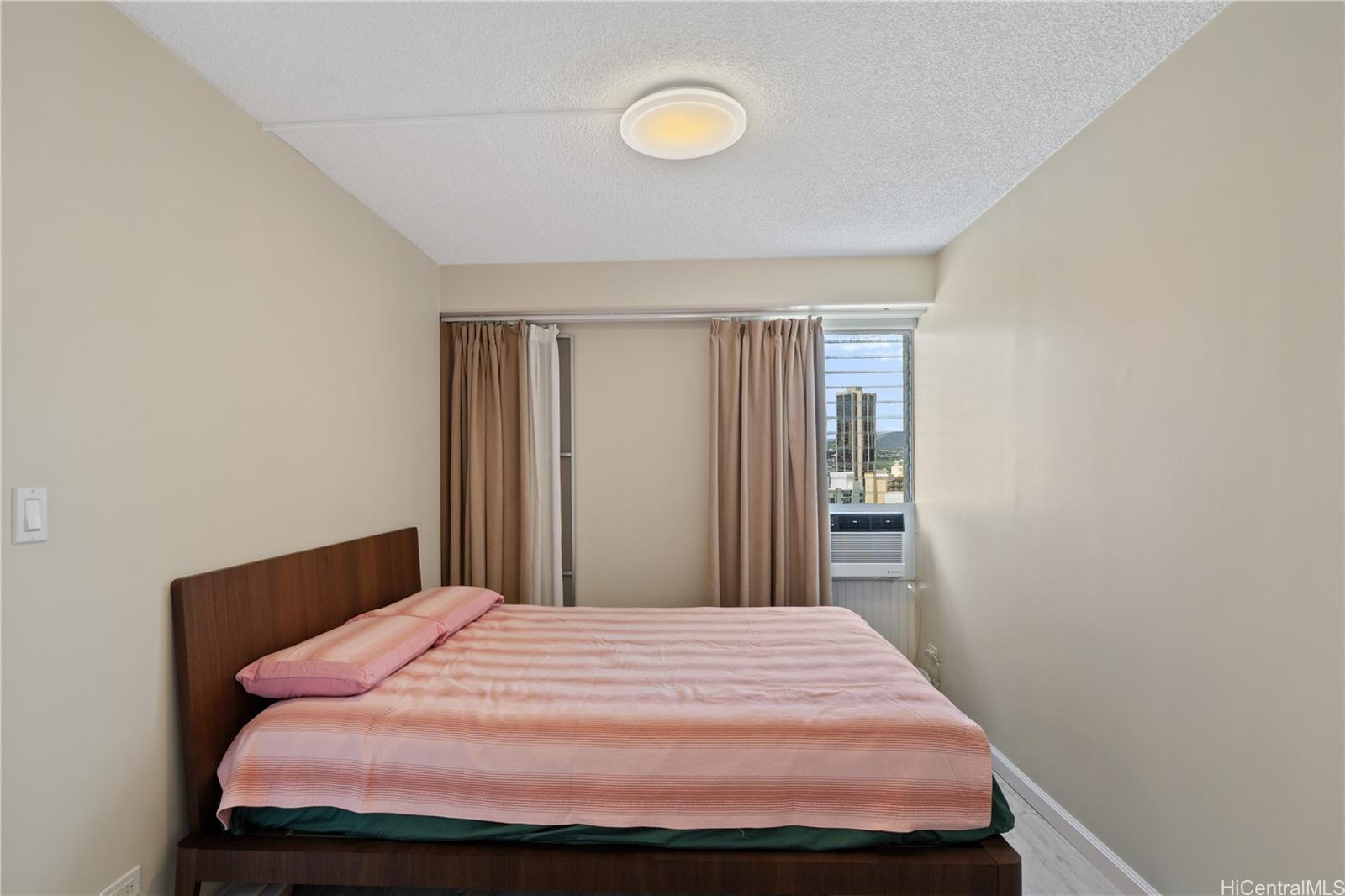 Kapiolani Manor condo # 1904, Honolulu, Hawaii - photo 10 of 20