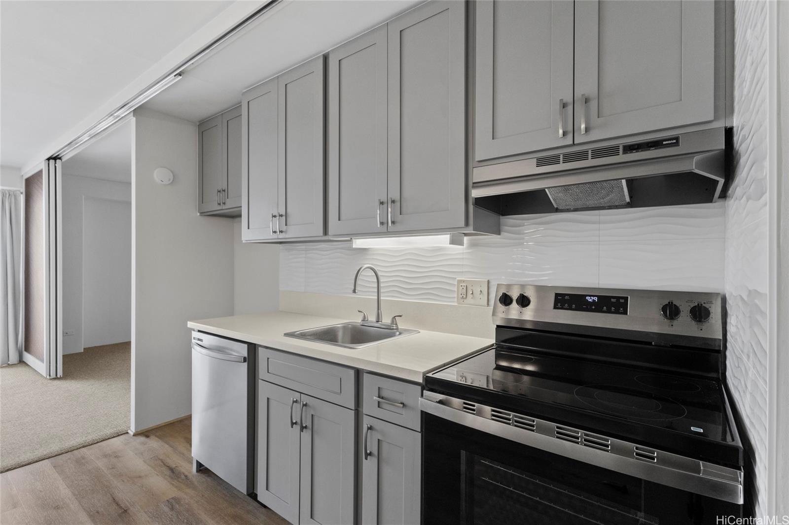 Kapiolani Manor condo # 2115, Honolulu, Hawaii - photo 2 of 22