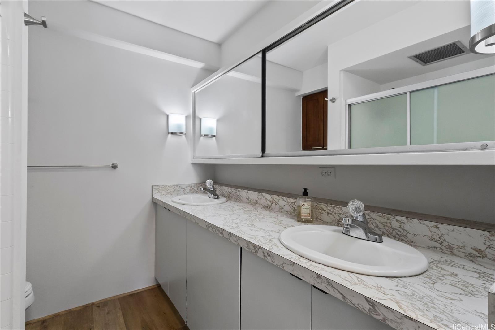 Kapiolani Manor condo # 2115, Honolulu, Hawaii - photo 15 of 22