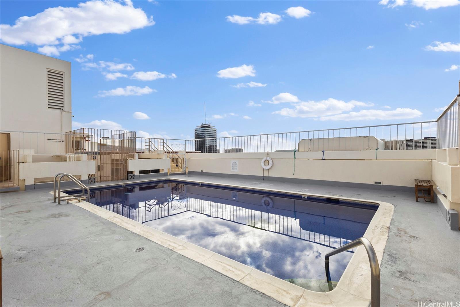 Kapiolani Manor condo # 2115, Honolulu, Hawaii - photo 17 of 22