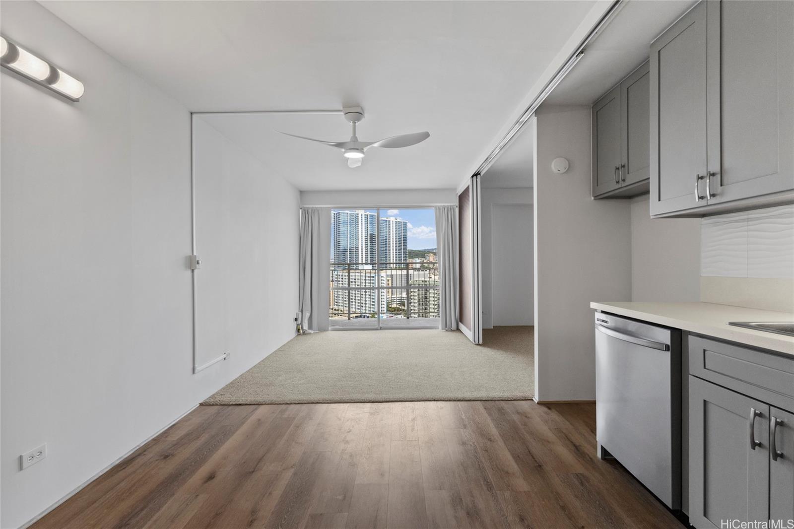 Kapiolani Manor condo # 2115, Honolulu, Hawaii - photo 4 of 22