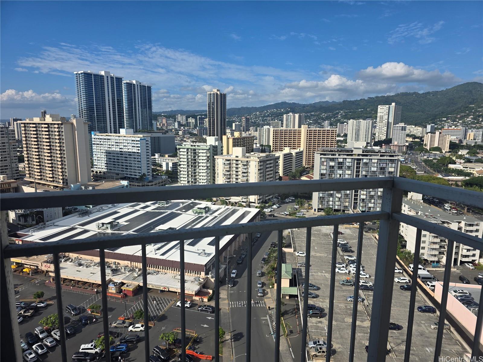 Kapiolani Manor condo # 2204, Honolulu, Hawaii - photo 4 of 14