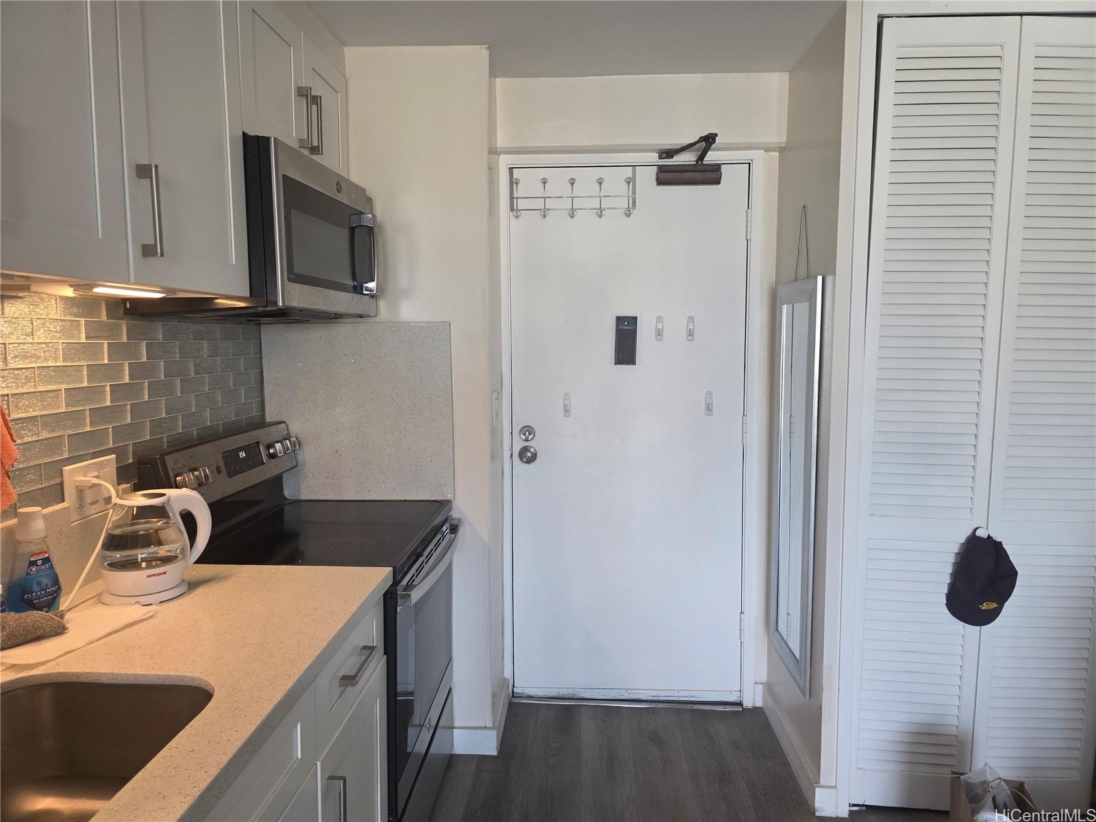 Kapiolani Manor condo # 2204, Honolulu, Hawaii - photo 5 of 14