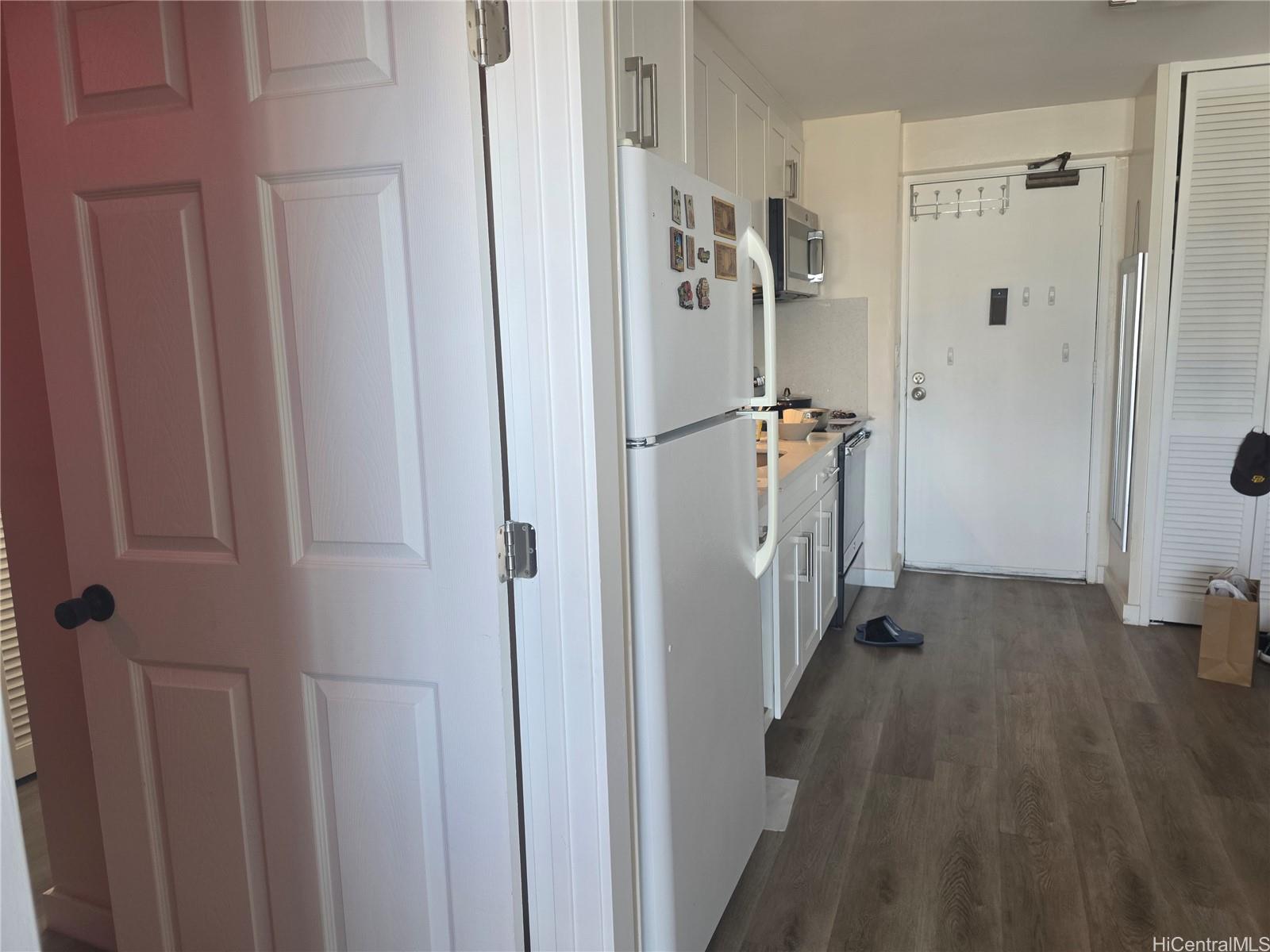 Kapiolani Manor condo # 2204, Honolulu, Hawaii - photo 6 of 14