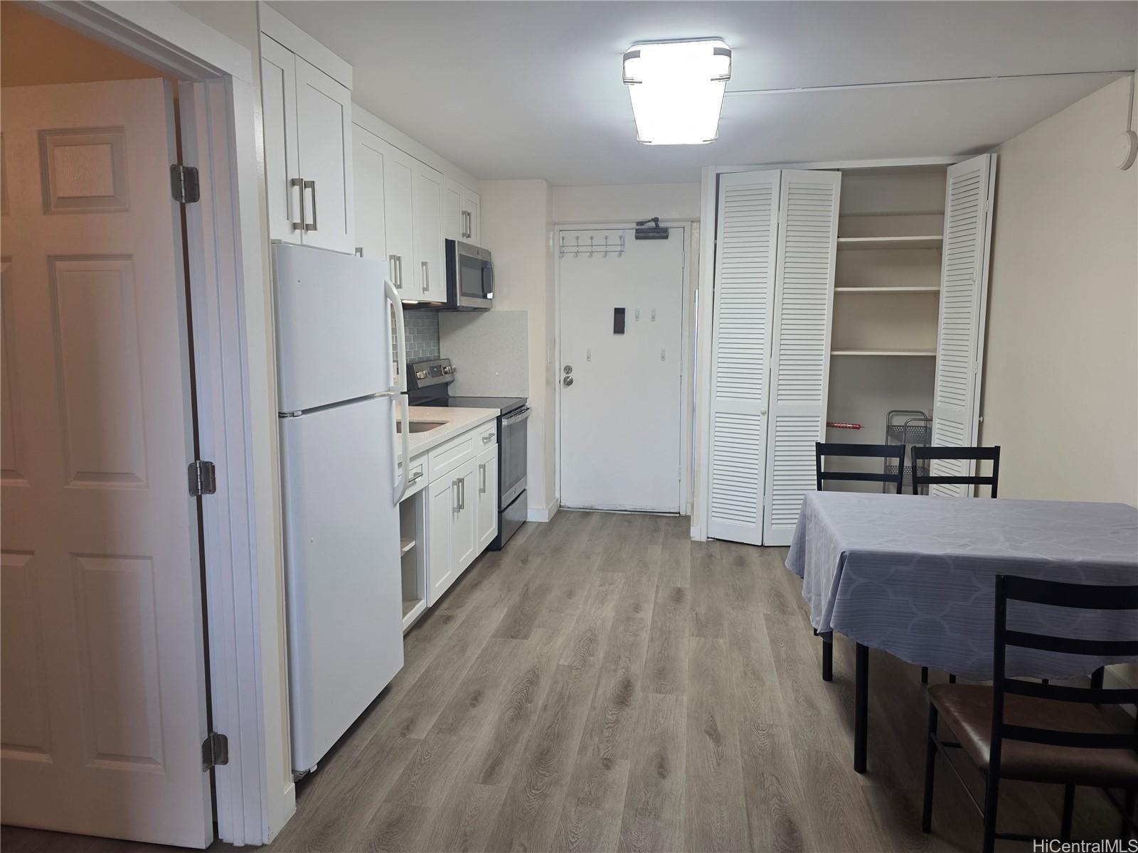 Kapiolani Manor condo # 2204, Honolulu, Hawaii - photo 7 of 14