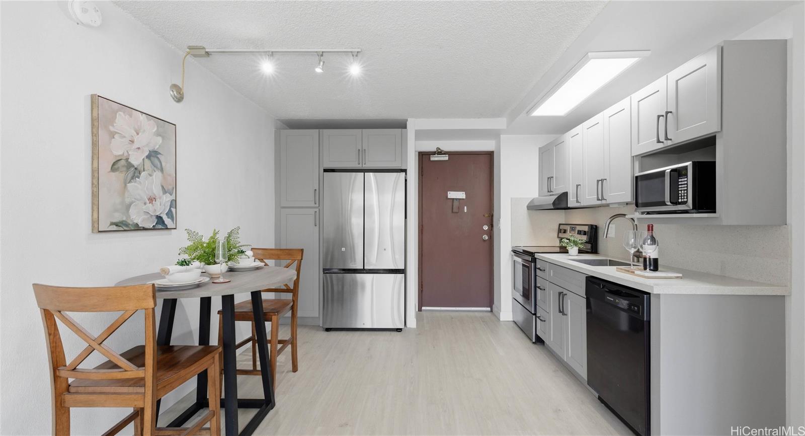 Kapiolani Manor condo # 406, Honolulu, Hawaii - photo 3 of 20