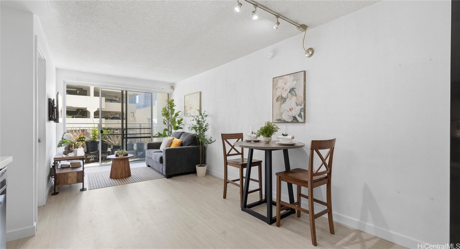 Kapiolani Manor condo # 406, Honolulu, Hawaii - photo 4 of 20