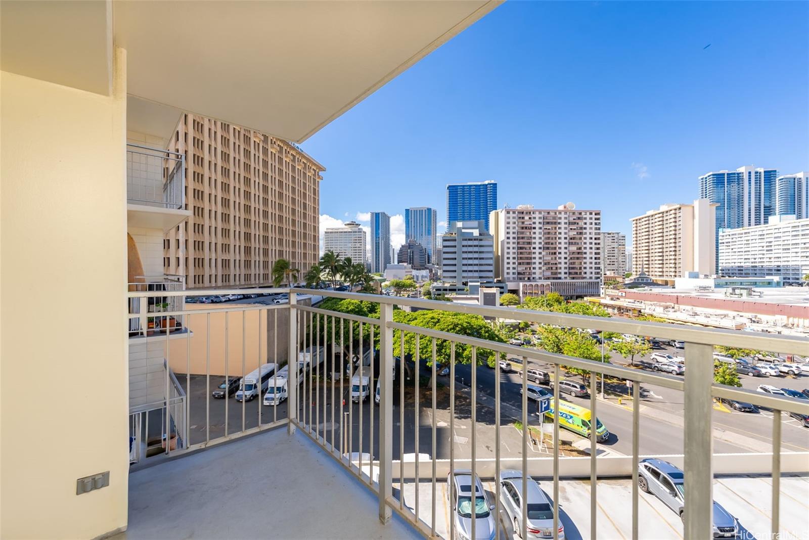 Kapiolani Manor condo # 703, Honolulu, Hawaii - photo 12 of 20