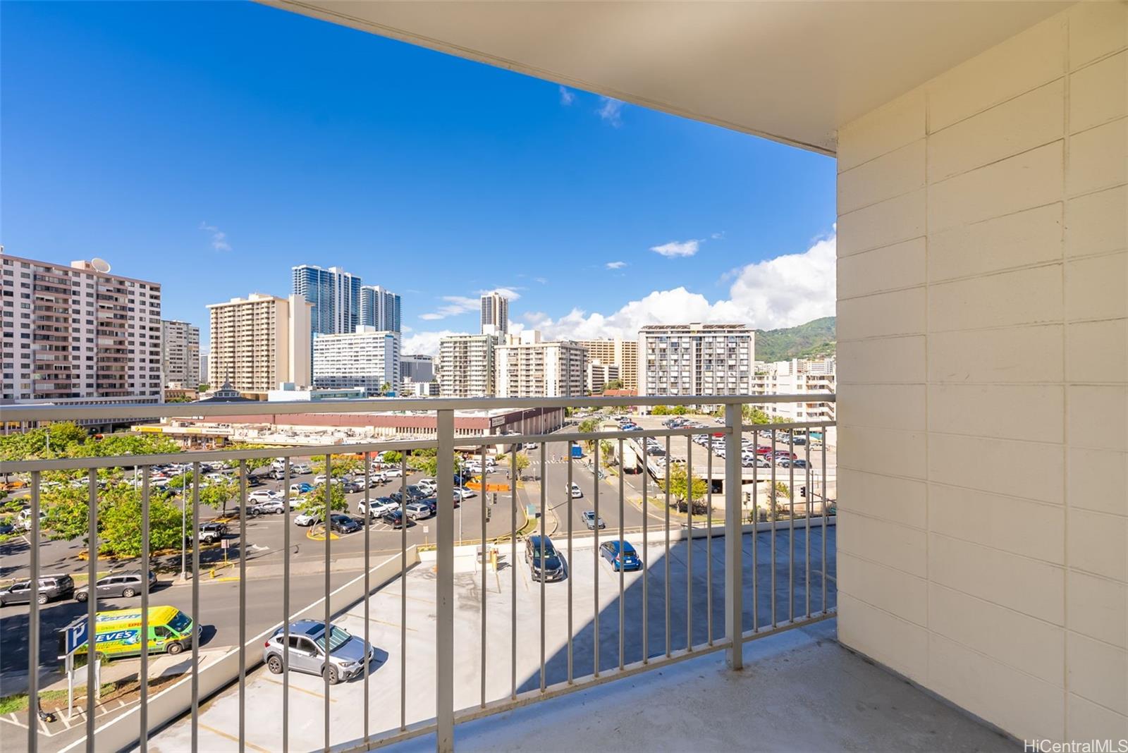 Kapiolani Manor condo # 703, Honolulu, Hawaii - photo 13 of 20