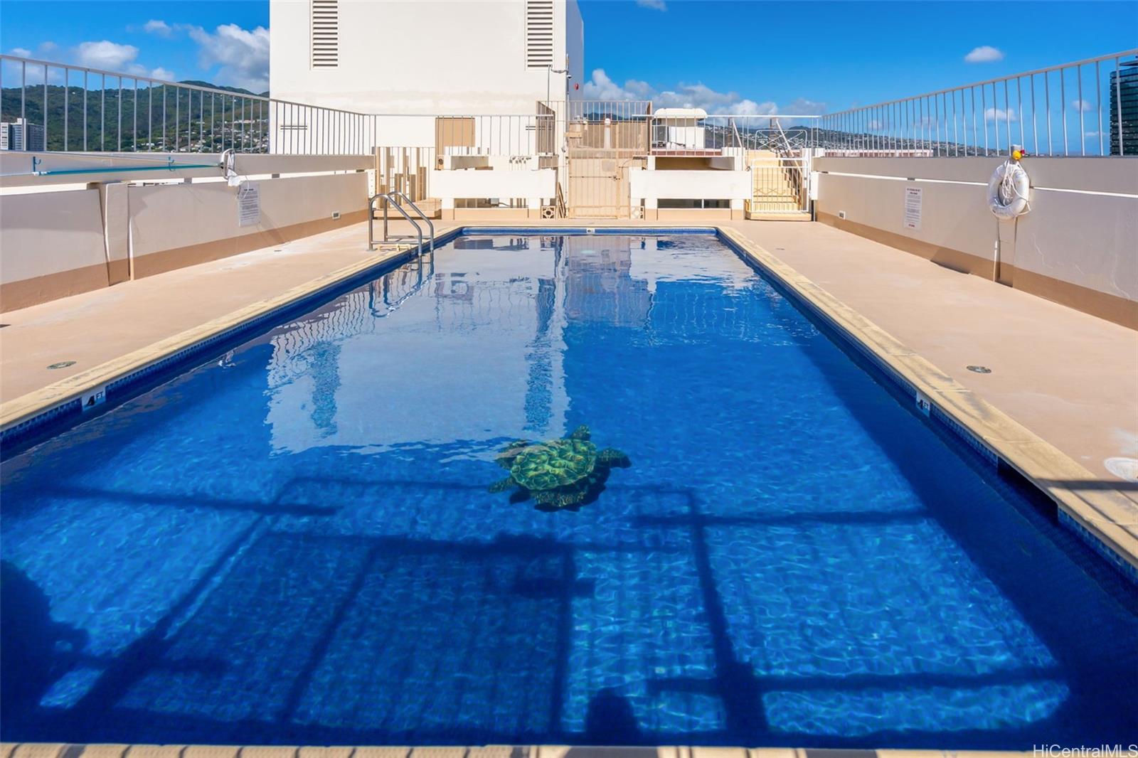 Kapiolani Manor condo # 703, Honolulu, Hawaii - photo 18 of 20