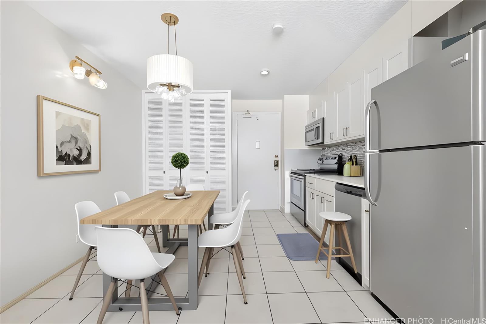 Kapiolani Manor condo # 703, Honolulu, Hawaii - photo 4 of 20