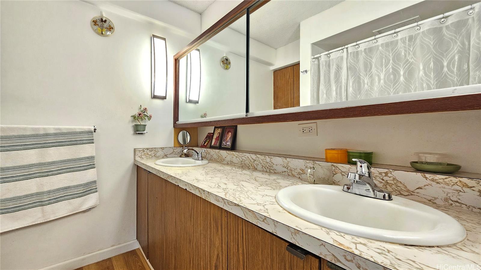 Kapiolani Manor condo # 705, Honolulu, Hawaii - photo 11 of 20