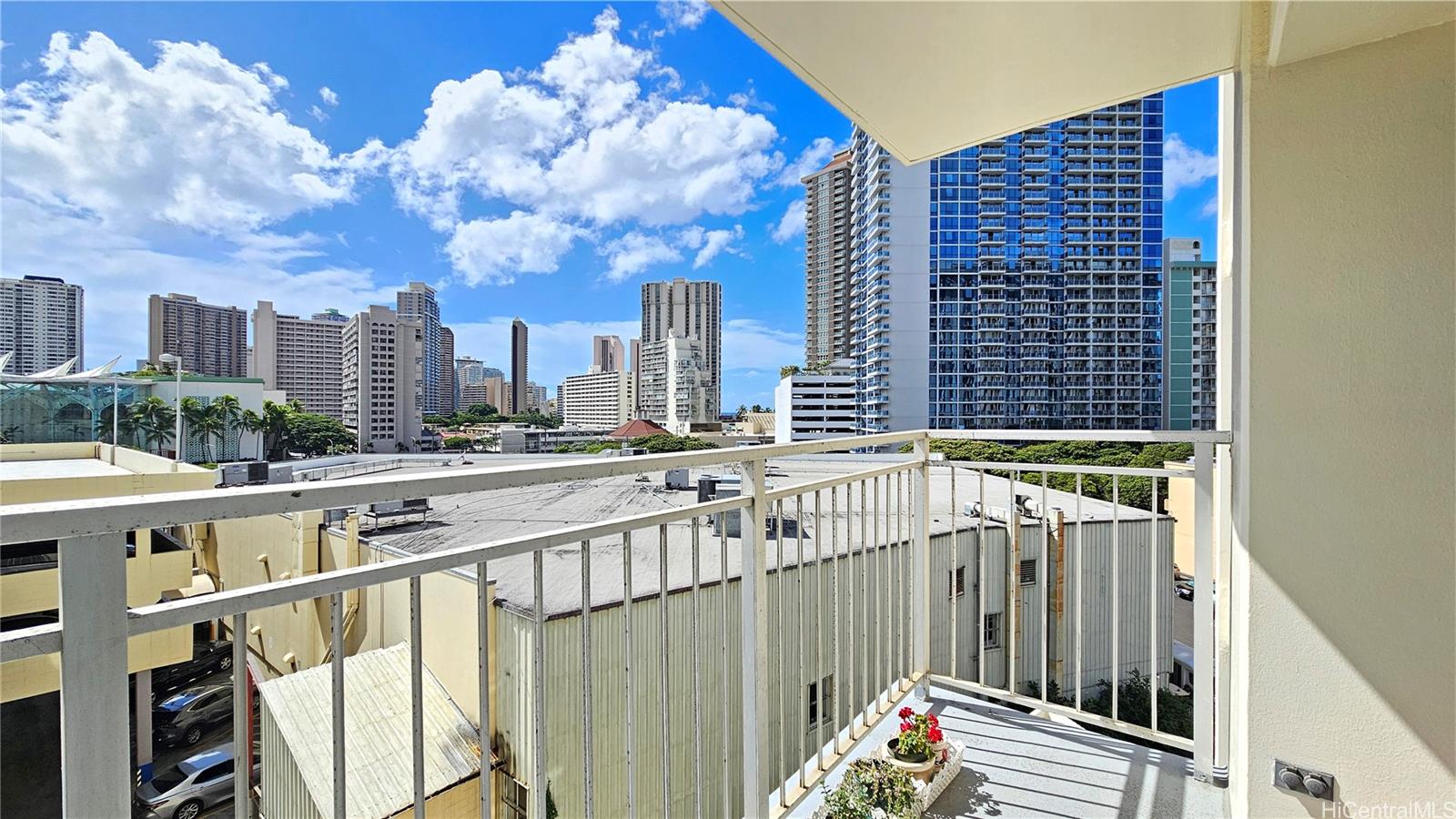 Kapiolani Manor condo # 705, Honolulu, Hawaii - photo 14 of 20