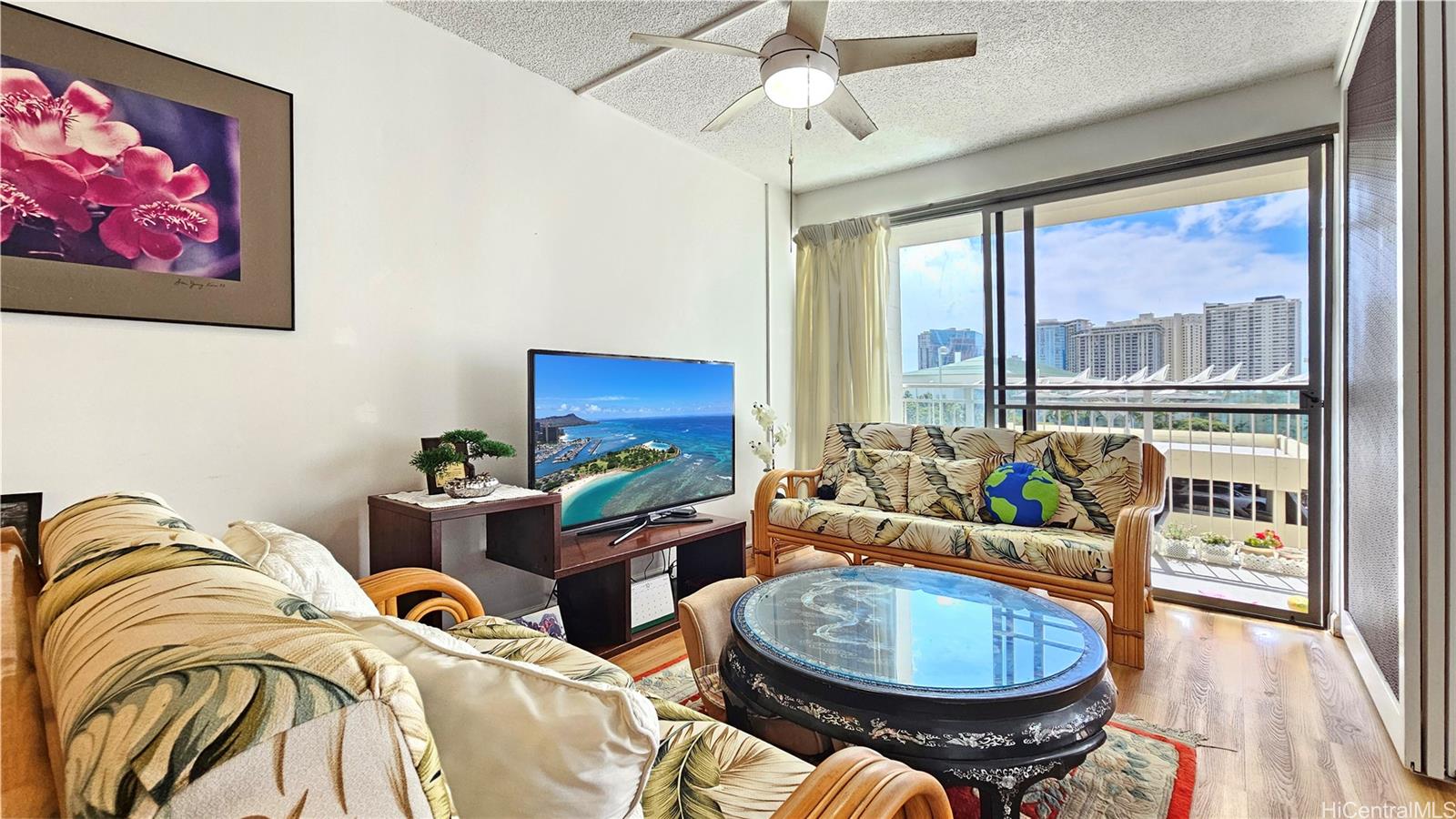 Kapiolani Manor condo # 705, Honolulu, Hawaii - photo 4 of 20