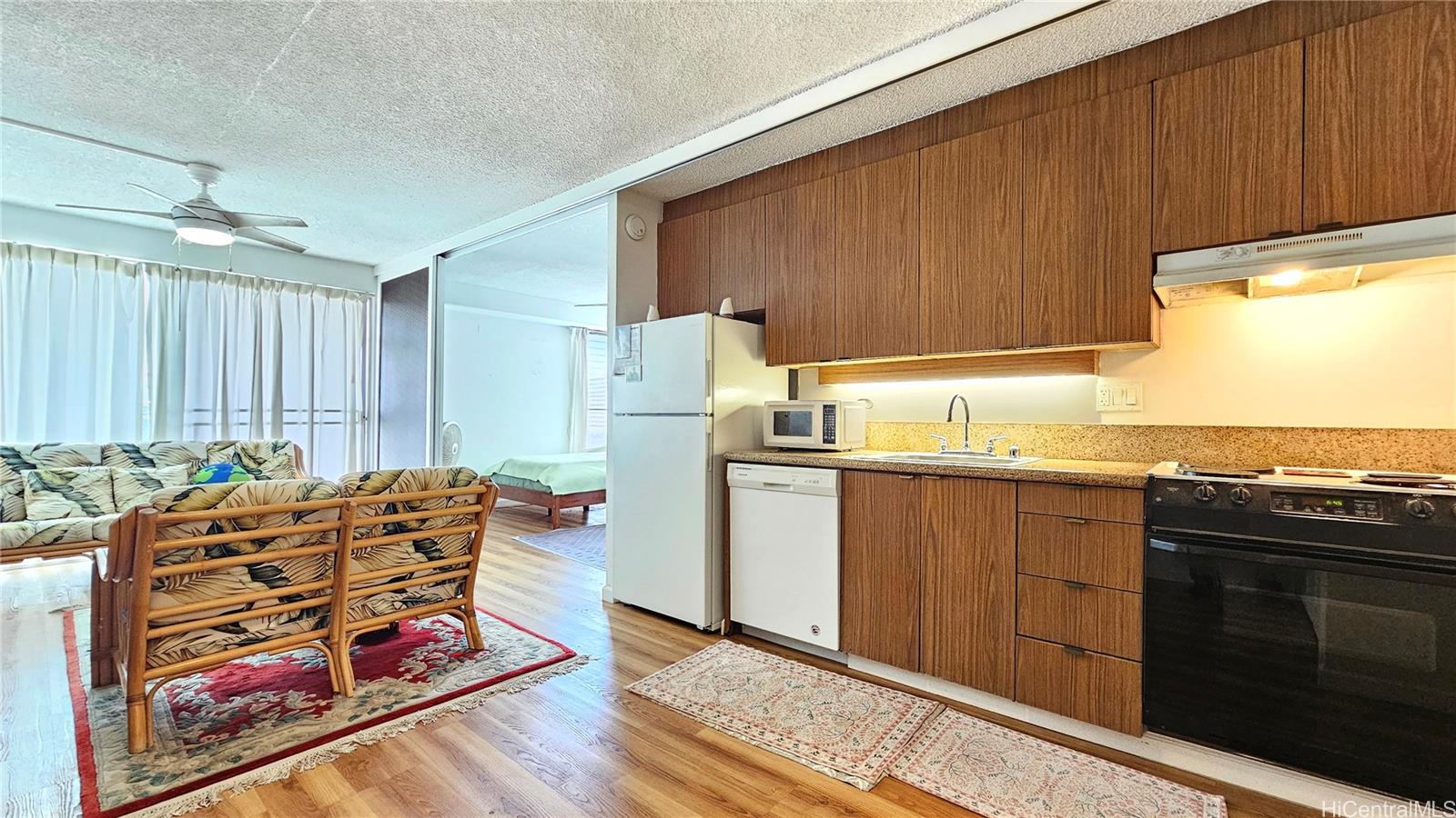 Kapiolani Manor condo # 705, Honolulu, Hawaii - photo 5 of 20