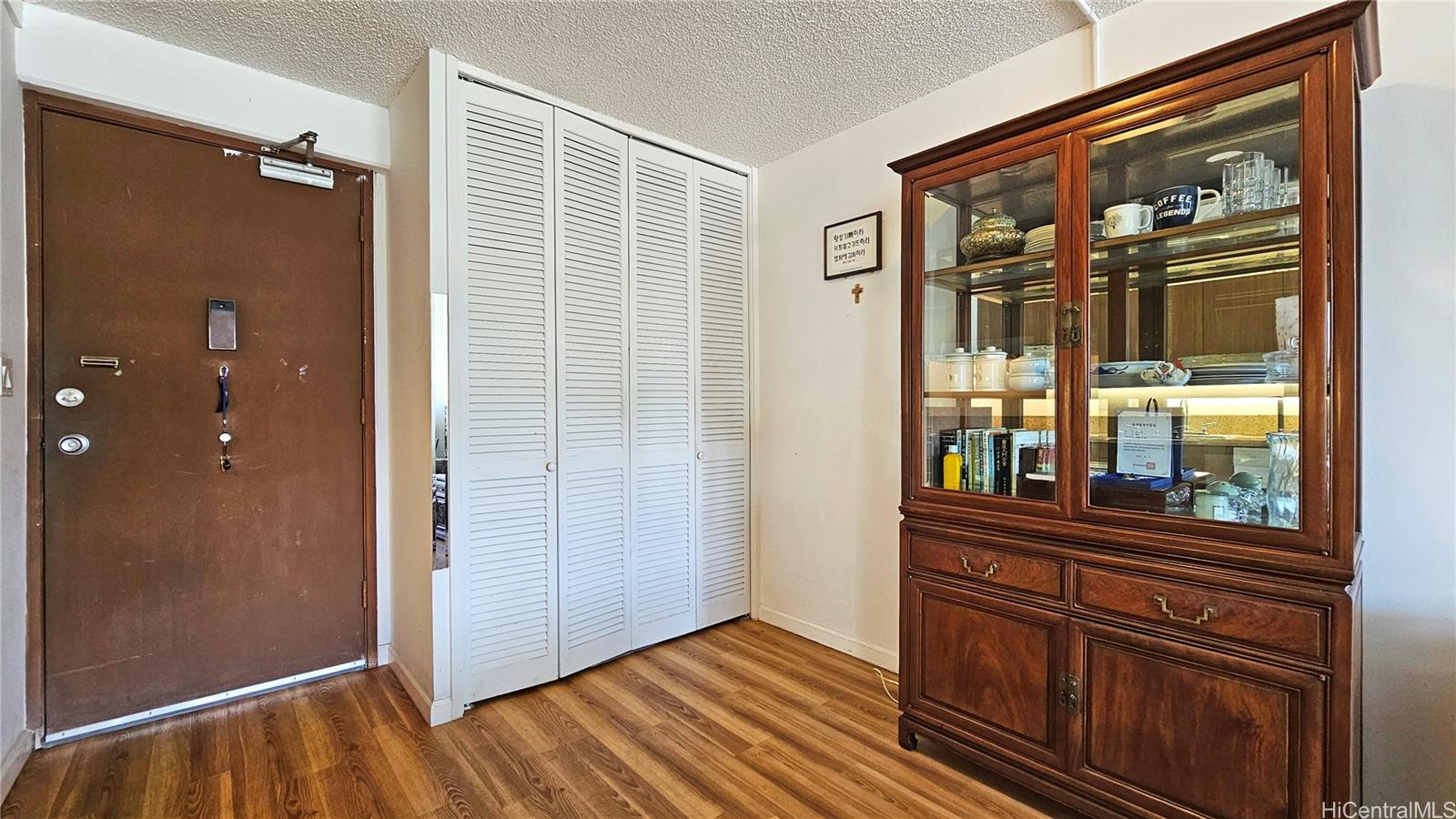 Kapiolani Manor condo # 705, Honolulu, Hawaii - photo 6 of 20