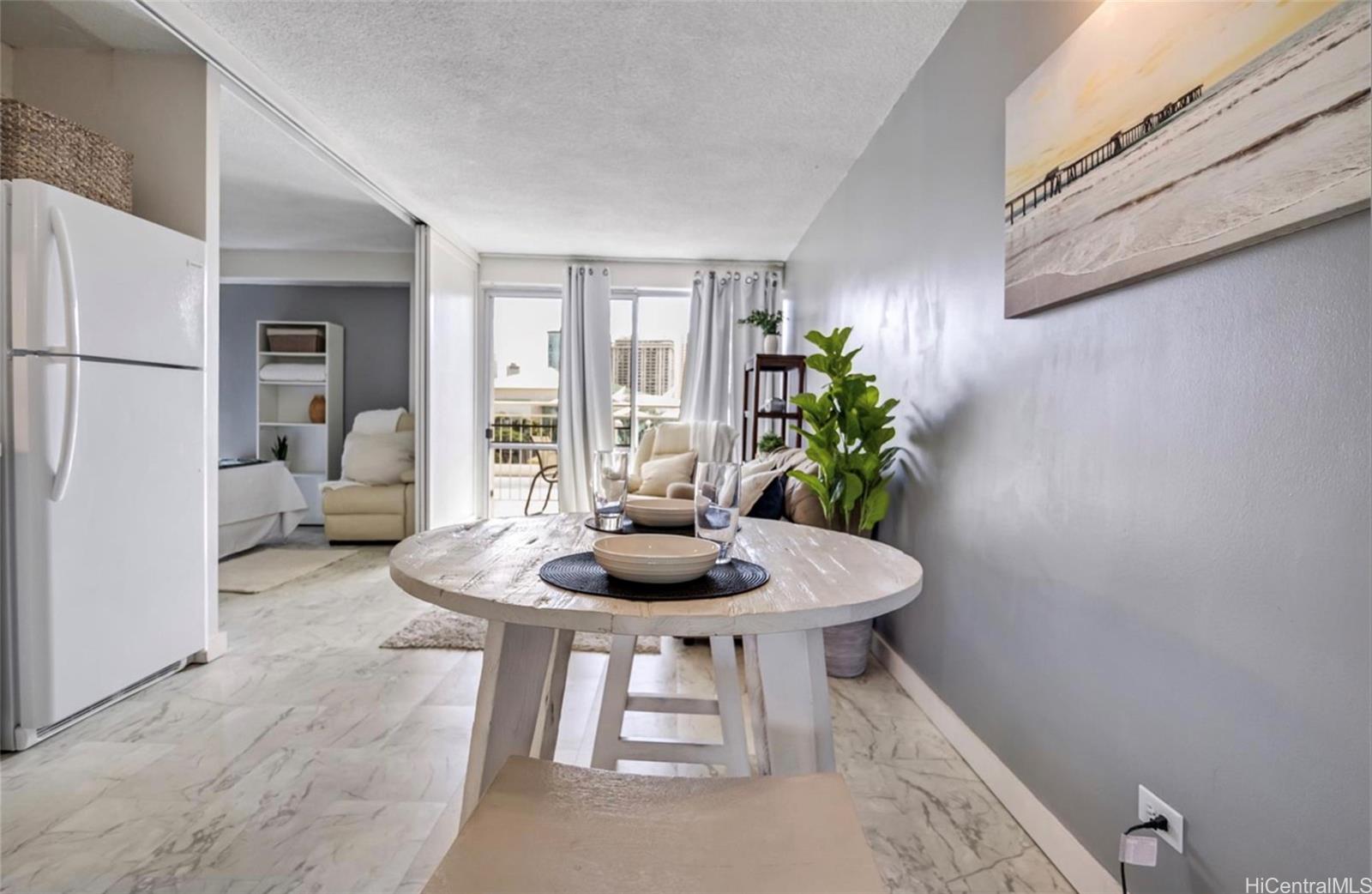 Kapiolani Manor condo # 812, Honolulu, Hawaii - photo 2 of 25