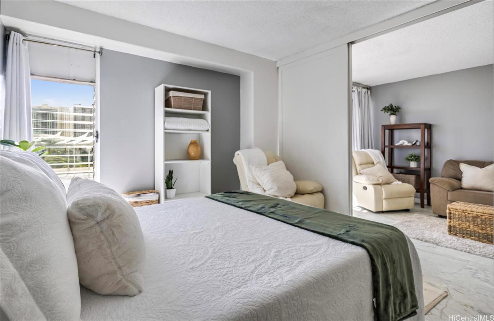 Kapiolani Manor condo # 812, Honolulu, Hawaii - photo 14 of 25