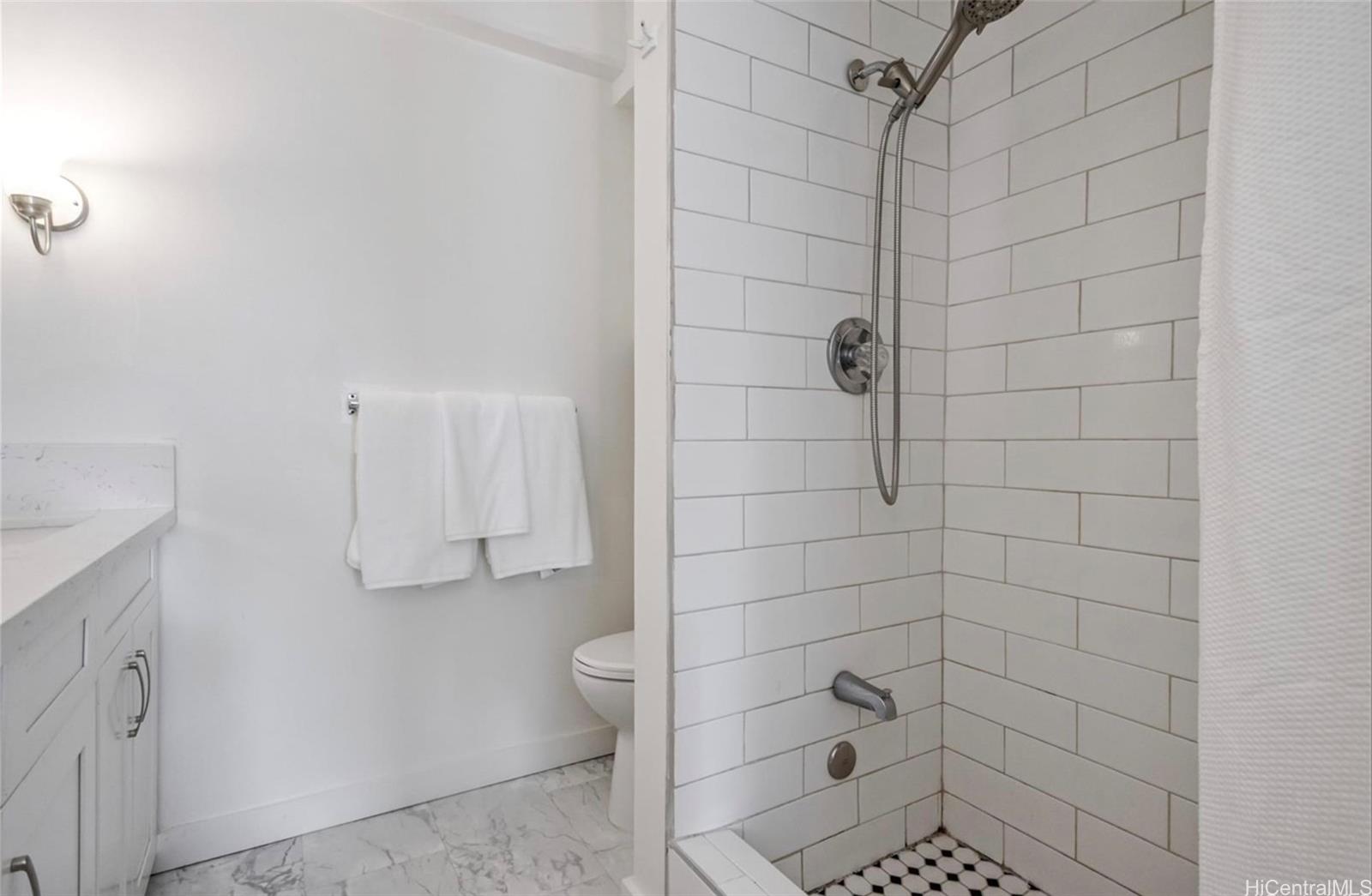 Kapiolani Manor condo # 812, Honolulu, Hawaii - photo 17 of 25