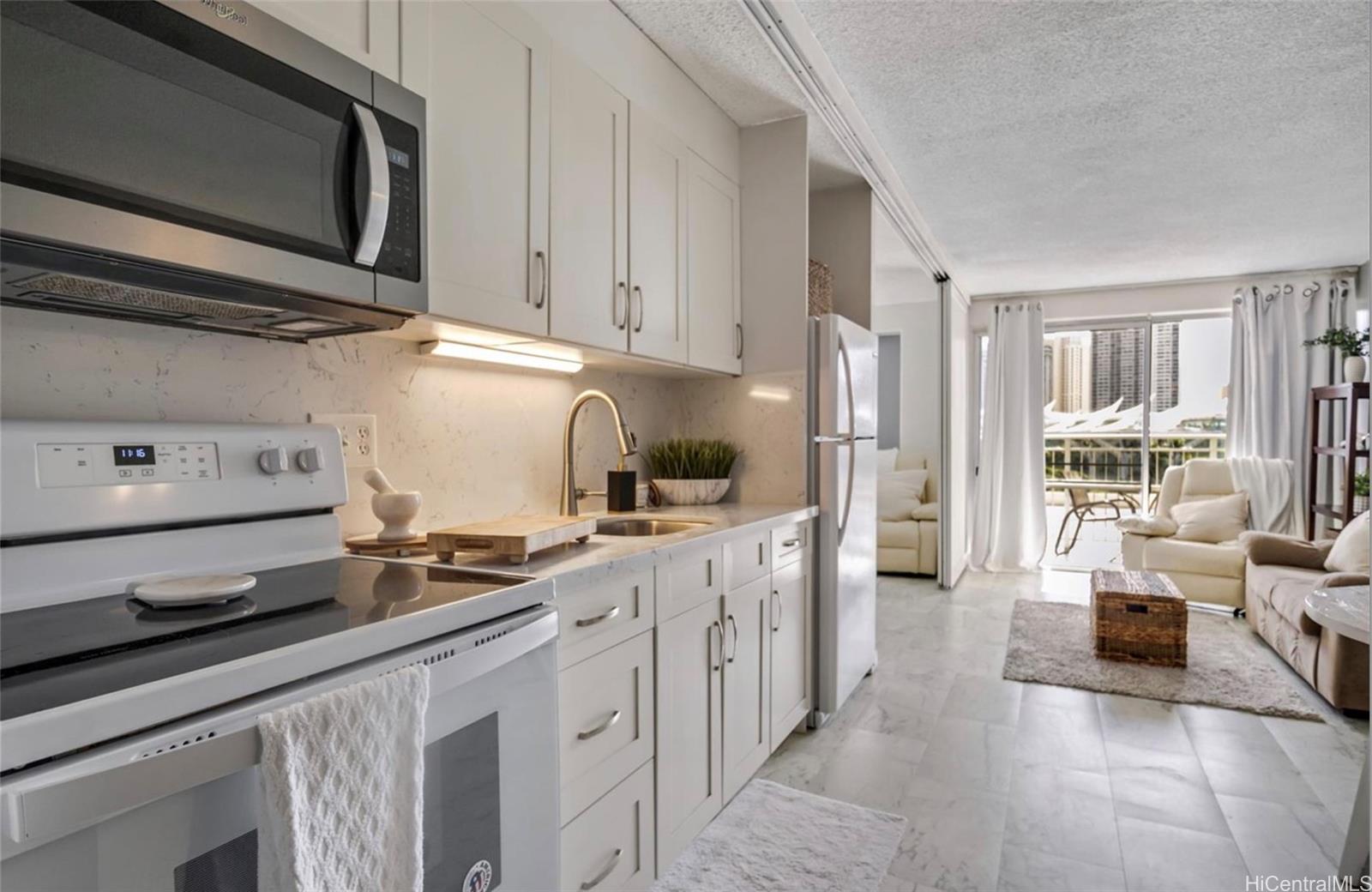 Kapiolani Manor condo # 812, Honolulu, Hawaii - photo 4 of 25