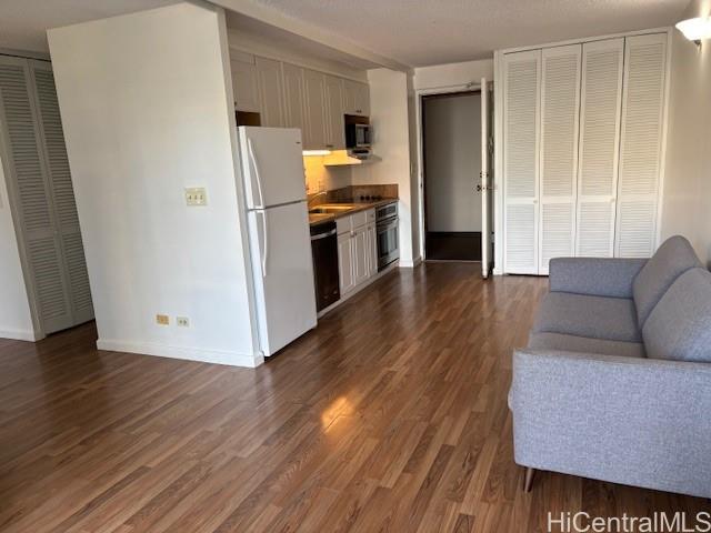 Kapiolani Manor condo # 909, Honolulu, Hawaii - photo 3 of 9