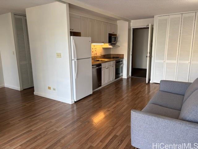 Kapiolani Manor condo # 909, Honolulu, Hawaii - photo 4 of 9